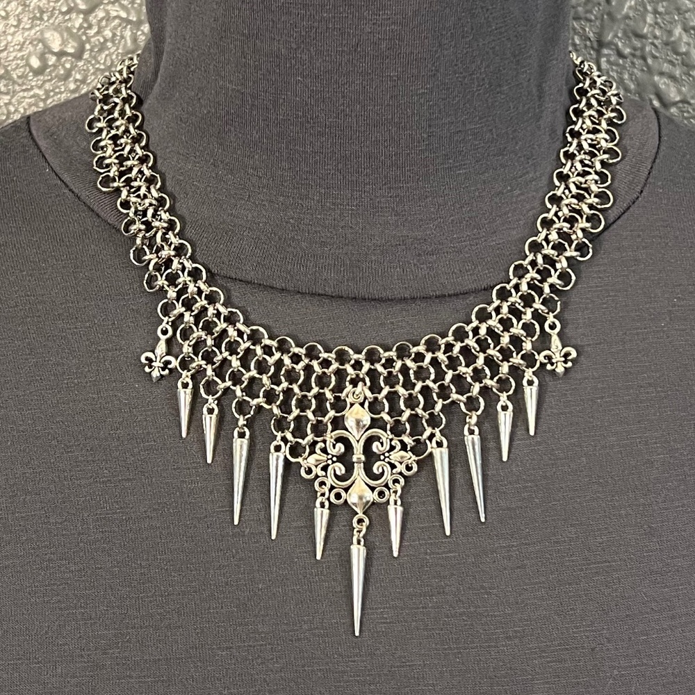 Fleur de Lis Gothic Renaissance Handmade Chainmail Choker Bib Necklace Spikes - Picture 10 of 16